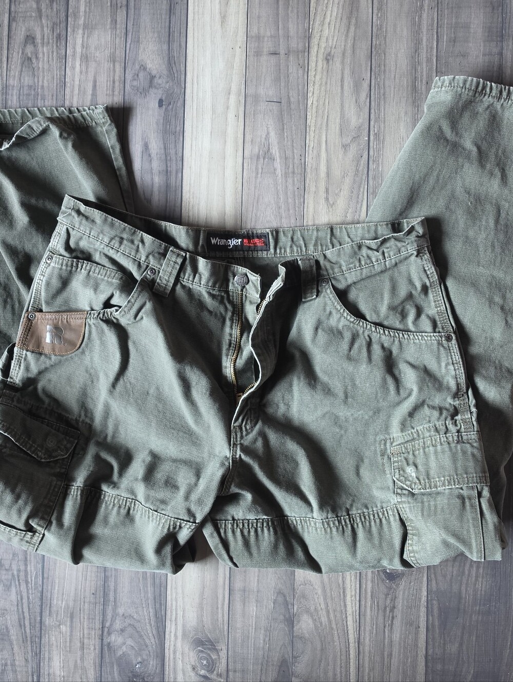 Wrangler Men's Olive Cargo Pants with Utility Pockets